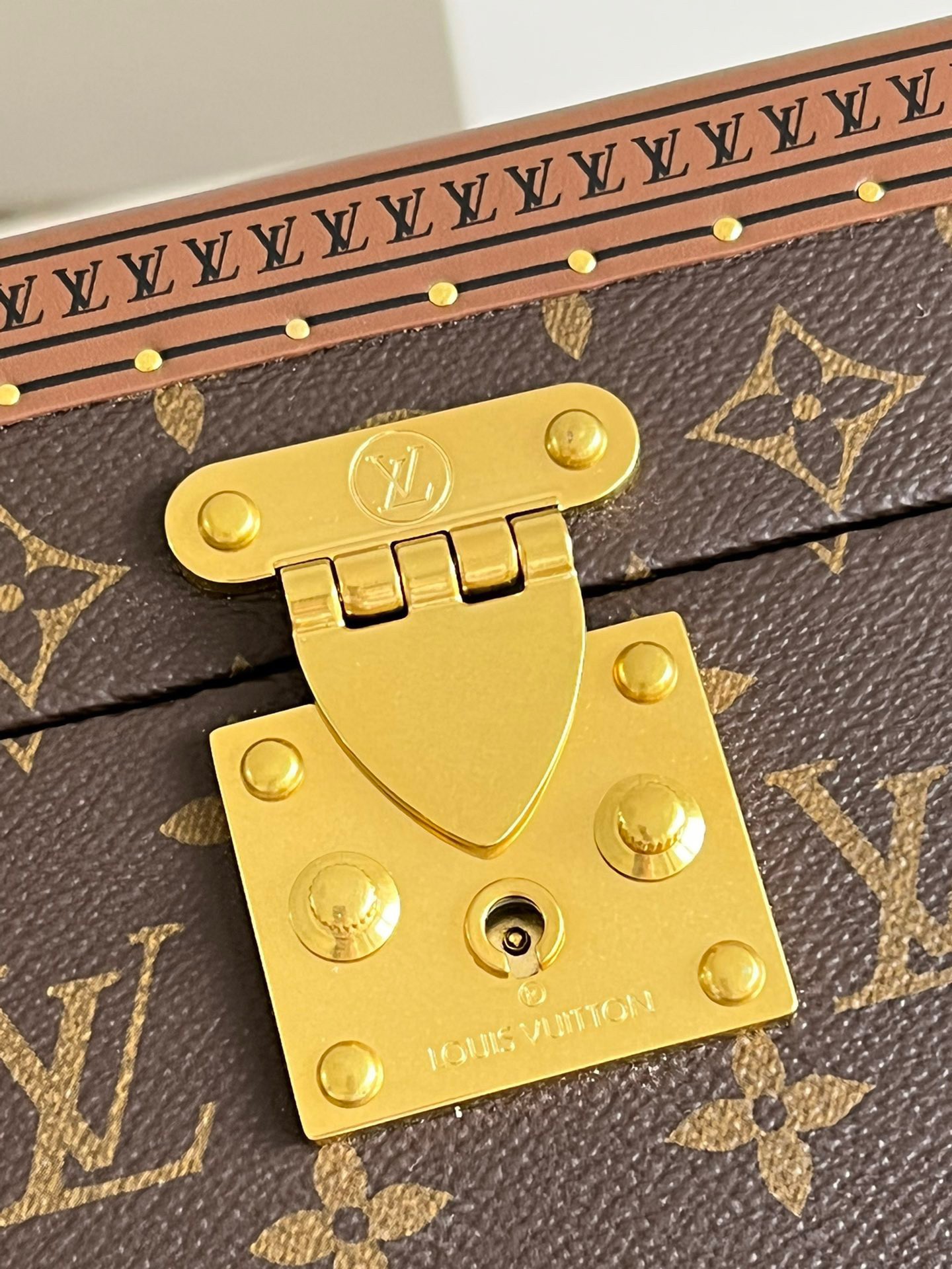 Louis Vuitton Coffret Accessoires - M20209 for $8,596 for sale from a  Trusted Seller on Chrono24