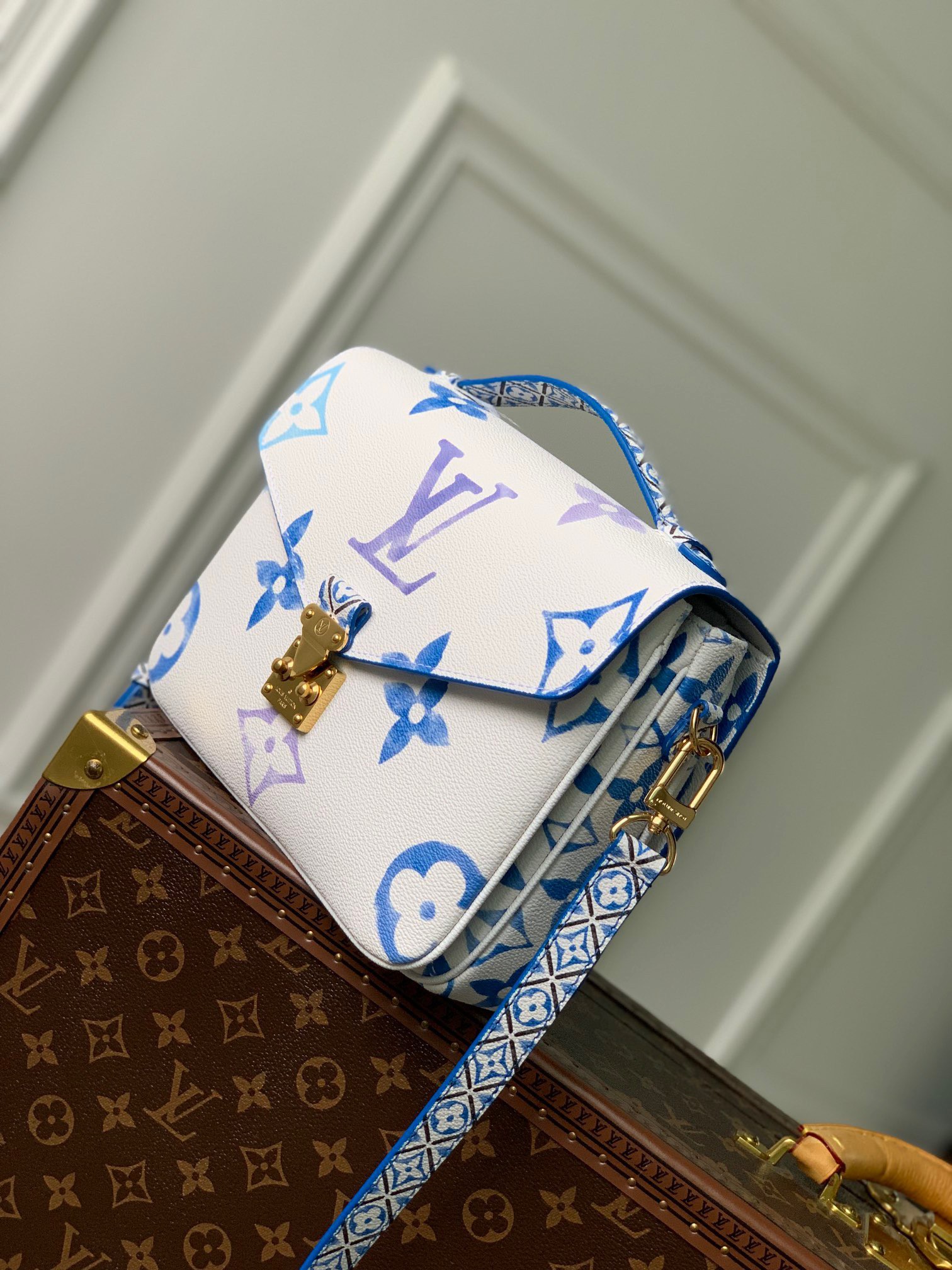 Louis Vuitton by The Pool Pochette Metis M23055 by The-Collectory