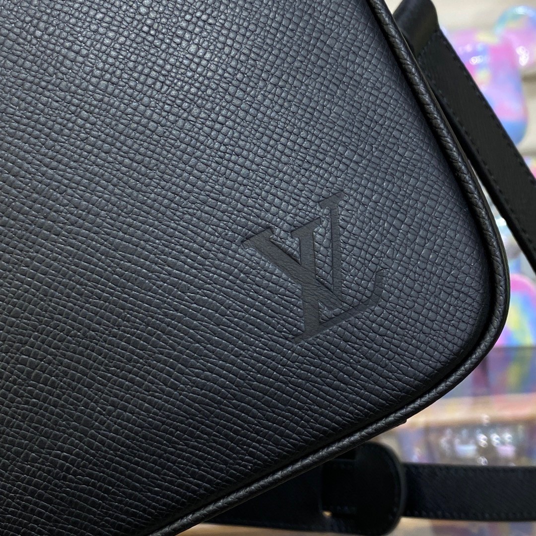Replica Louis Vuitton Robusto Briefcase Taiga Leather M30591