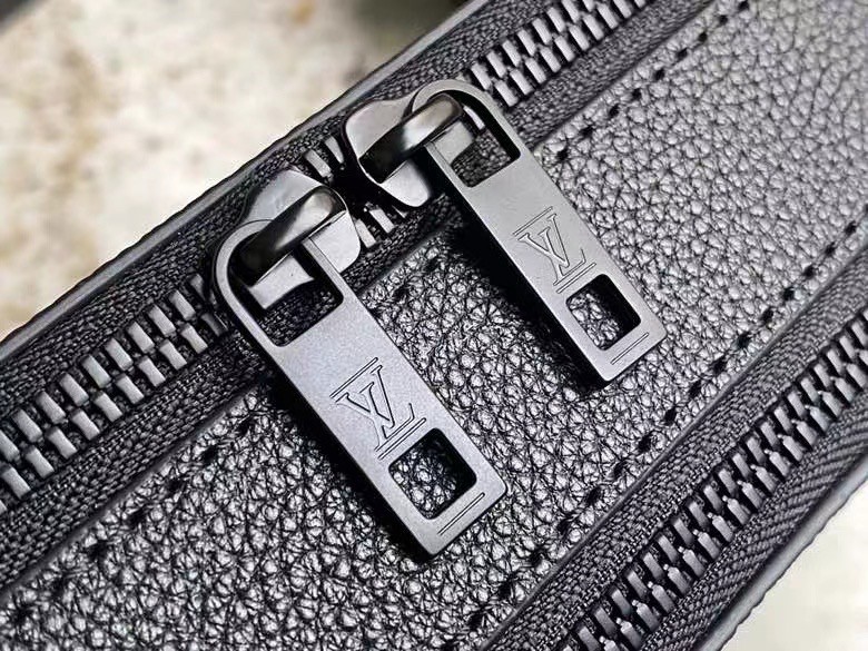 LOUIS VUITTON LOUIS VUITTON Alpha wearable wallet Shoulder Bag M59161  leather Black Used mens M59161