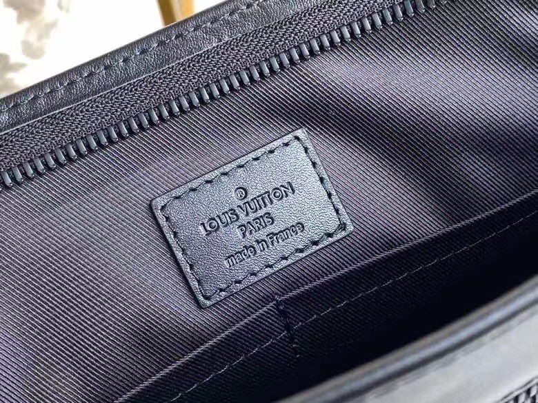 Shop Louis Vuitton AEROGRAM 2022 SS Messenger voyage (M59329) by  Kanade_Japan