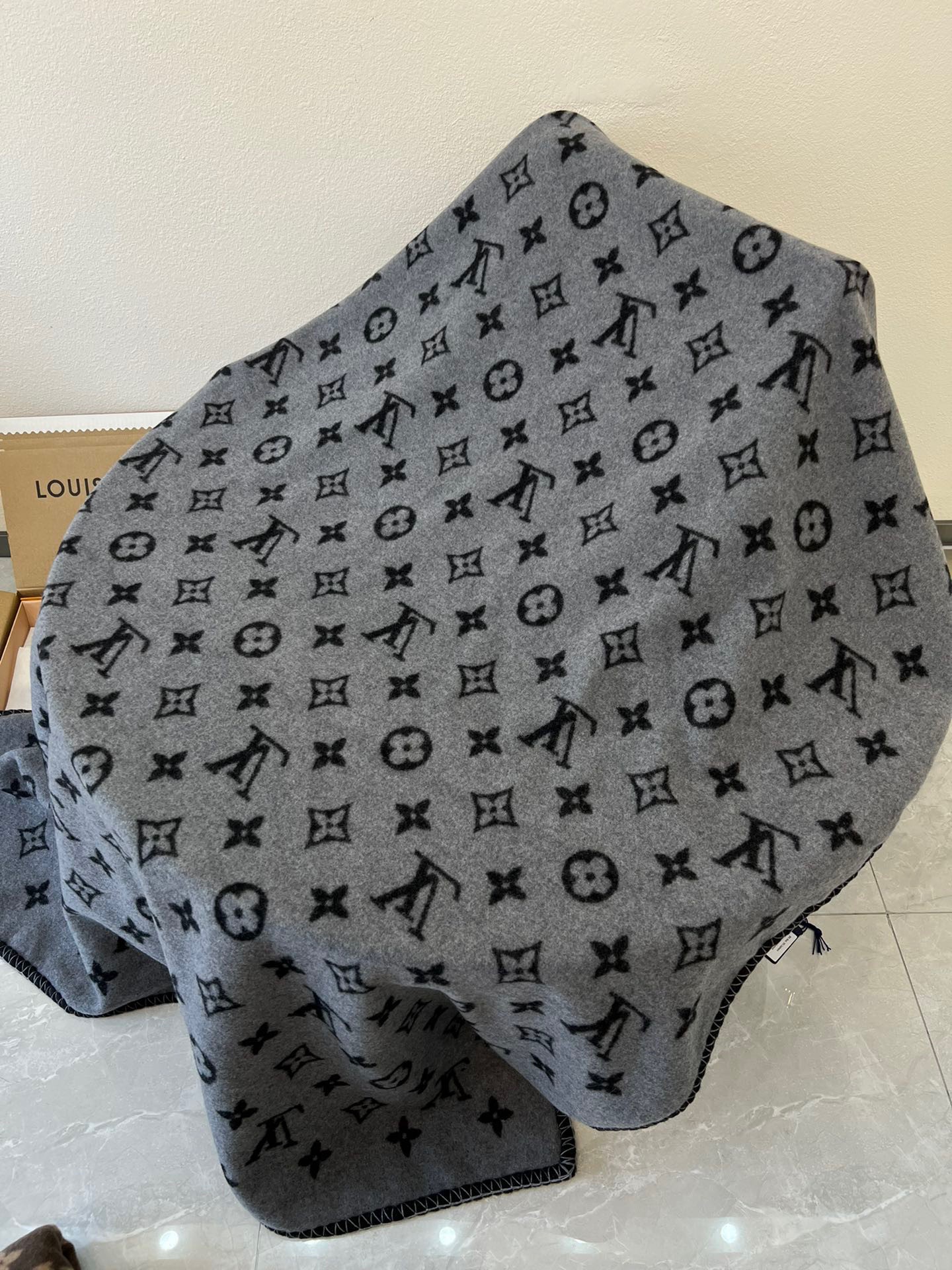 Shop Louis Vuitton Monogram Eclipse Blanket (M76032, M70439) by OceanPalace
