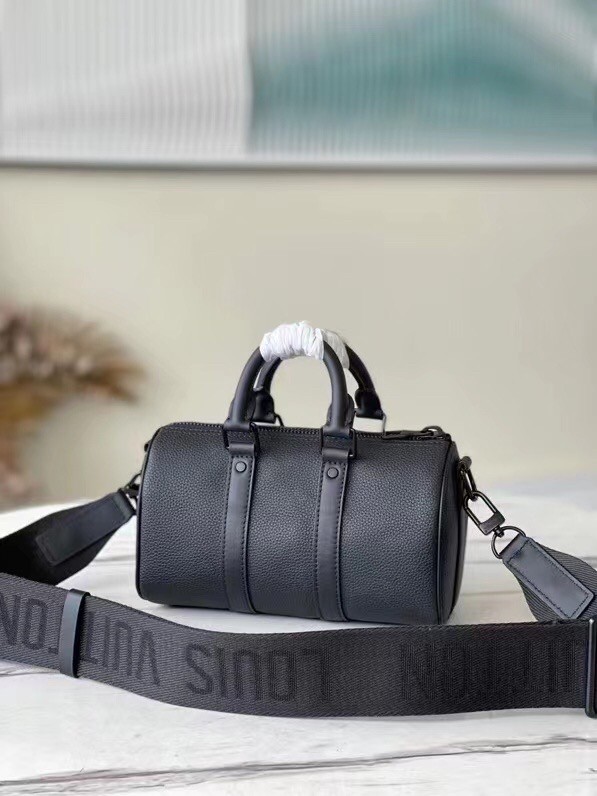 Louis Vuitton Black Leather Aerogram Keepall Bandoulière 40 Bag