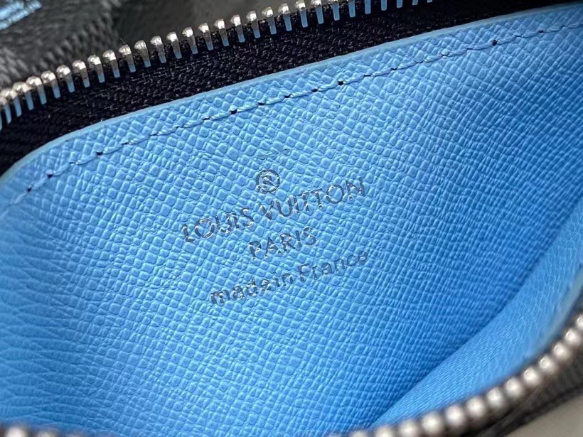 Louis Vuitton Gaston Wearable Wallet In Bleu