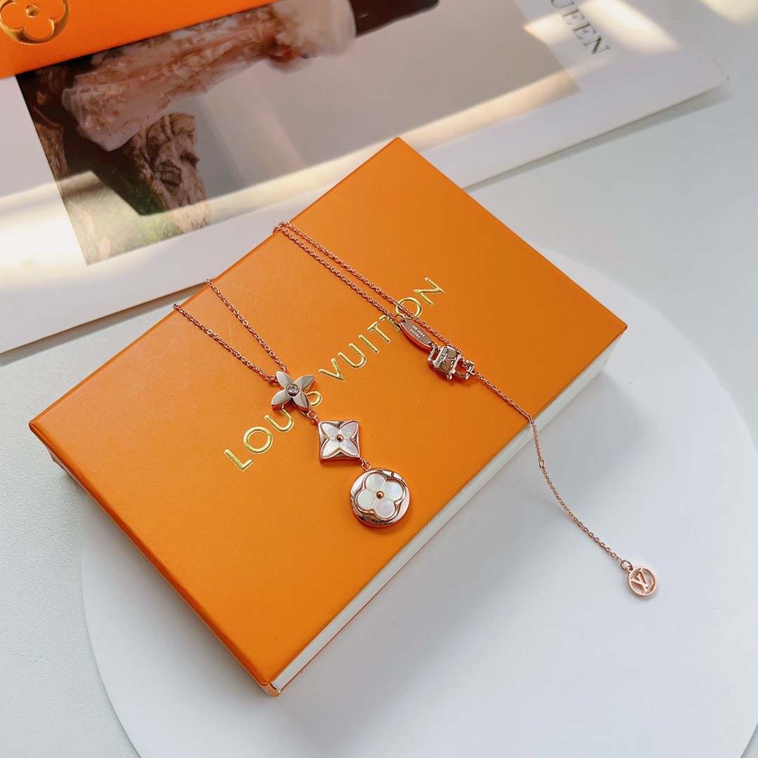 Products by Louis Vuitton: Colour Blossom sun pendant, pink gold and white  mother-of-pearl