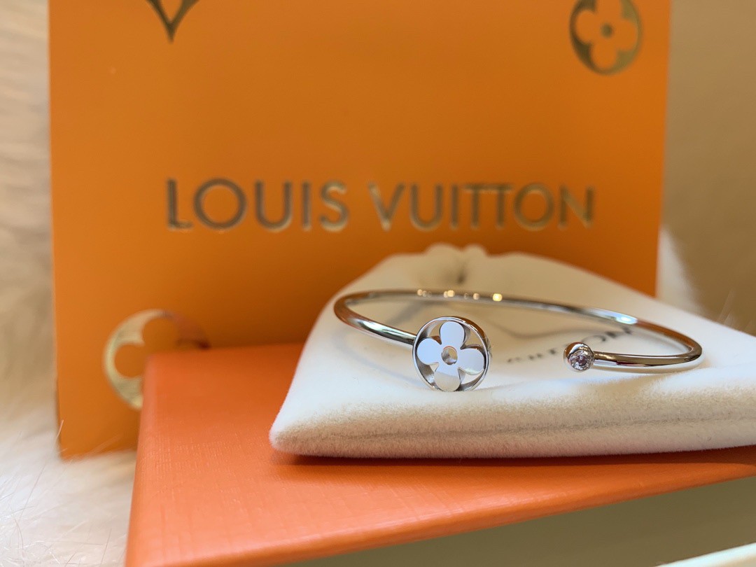 Louis Vuitton 18K Idylle Blossom Twist Bracelet